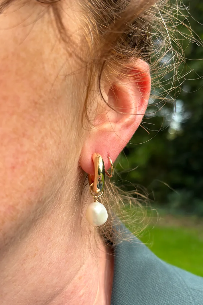 Effie — Gold hoop earrings product view 3